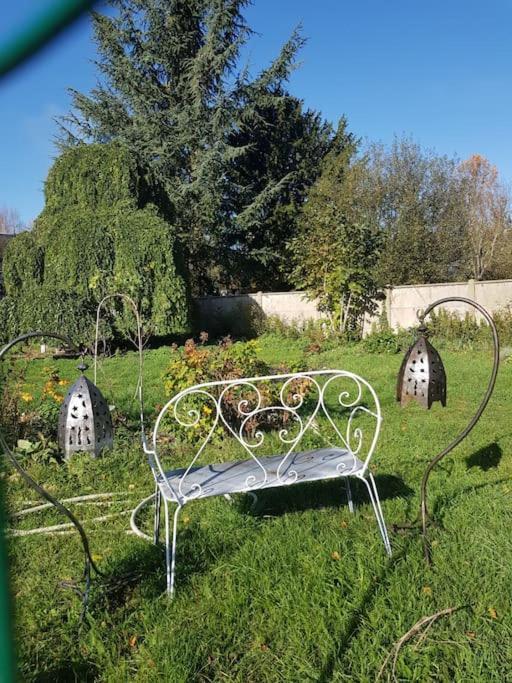 Chaumiere Avec Sa Toiture Recouverte De Chaume !!! Donnemain-Saint-Mames Luaran gambar